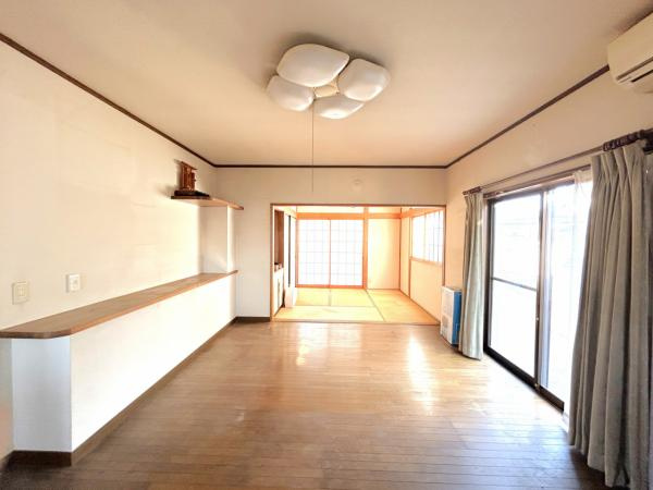 宇都宮市竹林町　４ＬＤＫ　中古住宅の居間・リビング