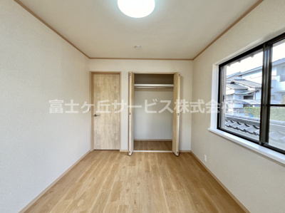 【洋室】 | 掛川市秋葉路 中古戸建て | クローゼットがあります