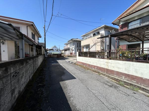 宇都宮市不動前３丁目　４ＬＤＫ　中古住宅の前面道路含む現地写真