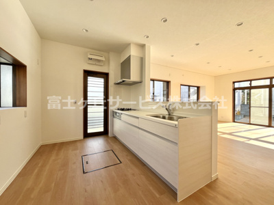 【キッチン】 | 袋井市太田 中古戸建て | LDK約19.5帖