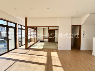 【居間・リビング】 | 袋井市太田 中古戸建て | LDK約19.5帖