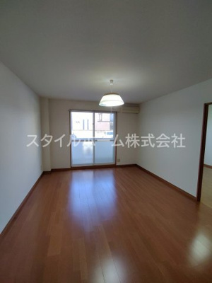 【居間・リビング】 | ロイヤルハイツ五番館 | イメージ写真です。