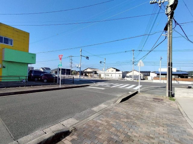 【前面道路含む現地写真】 | 福津市津屋崎７丁目 | 南側前面道路。道幅が広く見通しも良いので駐車する時もスムーズです
