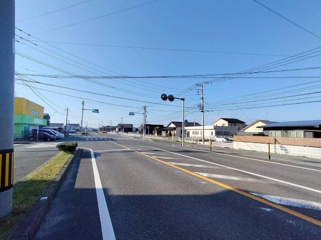 【前面道路含む現地写真】 | 福津市津屋崎７丁目 | 角地なので日当たりが良く、道路はまっすぐで見通し良好です