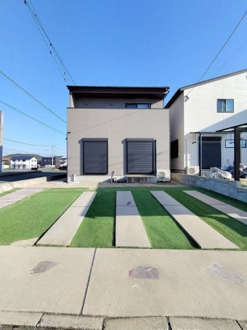 【外観】 | 福津市津屋崎７丁目 | 1階の窓はシャッター付きなので防犯対策になるのはもちろん雨天時でも安心です