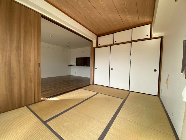 【和室】 | アンピール長住 | LDKとつながった快適な和室のお部屋。様々な用途にお使いいただけます。洋室への変更も可能です