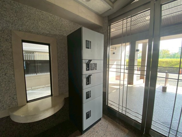 【設備】 | アンピール長住 | 宅配ボックスがあると不在時や手が離せない時でも荷物を受け取れるので助かります