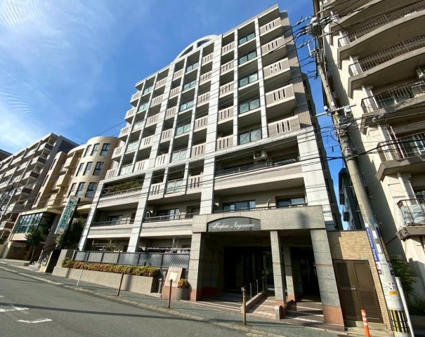 【外観】 | アンピール長住 | 最上階角部屋で明るく眺望も良好です！ 徒歩圏内に買い物施設も充実しています