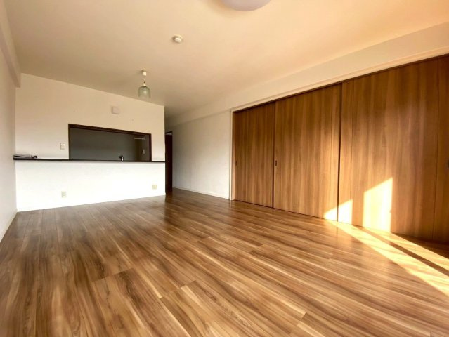 【居間・リビング】 | アンピール長住 | 2016年にリフォーム済みですが少し時間が経っているので部分リフォームもおすすめです