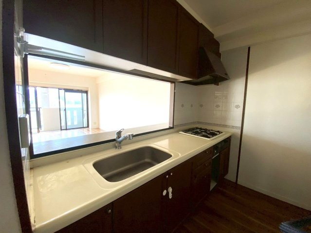 【キッチン】 | アンピール長住 | お料理をしながら会話を楽しめるカウンターキッチンです