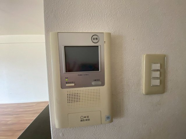 【防犯設備】 | アンピール長住 | TVモニタ付ドアホンで安心・安全にお過ごしいただけます