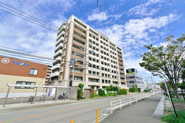 【外観】 | アーサー箱崎公園パークビュー | 柚須駅まで徒歩19分。徒歩2分のところにバス停もあります。安全に配慮されたオートロックマンションです