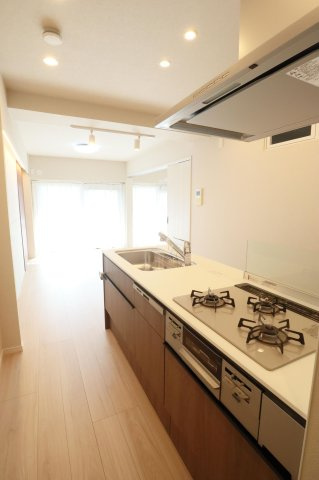 【キッチン】 | ライオンズマンション赤坂 | お料理をしながら会話を楽しめるカウンターキッチンです。食洗機付きで後片付けも楽々