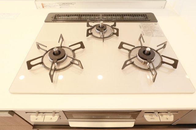 【キッチン】 | ライオンズマンション赤坂 | 3口コンロ+グリルで効率的にお料理が進められます