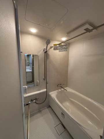 【浴室】 | オリエントハイツ篠栗 | 浴室乾燥機付なので雨の日のお洗濯に活躍するのはもちろん、浴室をカラリと乾燥させられるのでカビ対策にも