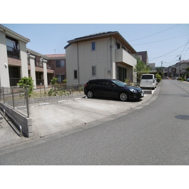 フレイルの駐車場