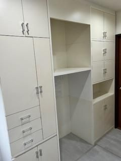 【収納】 | 福岡市中央区小笹１丁目 戸建て | キッチン奥の収納庫。食品ストックやキッチン用品をスッキリ収納できます