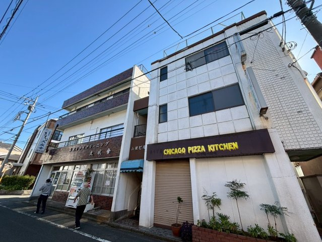 山根ビルの外観