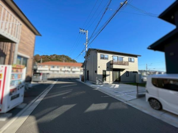 和歌山市西庄　中古戸建の前面道路含む現地写真