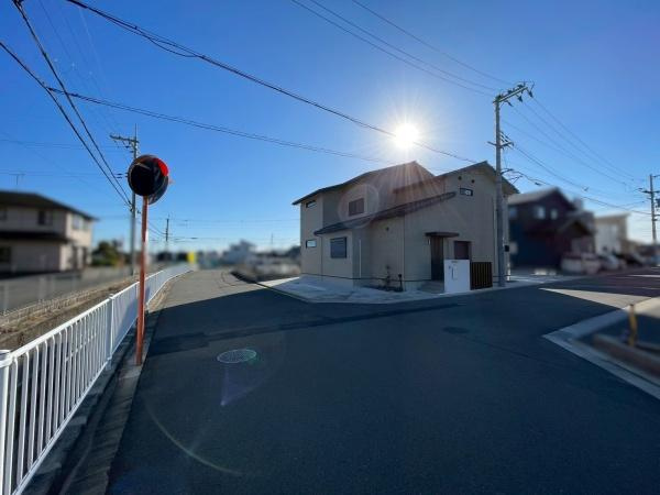 和歌山市西庄　中古戸建の前面道路含む現地写真