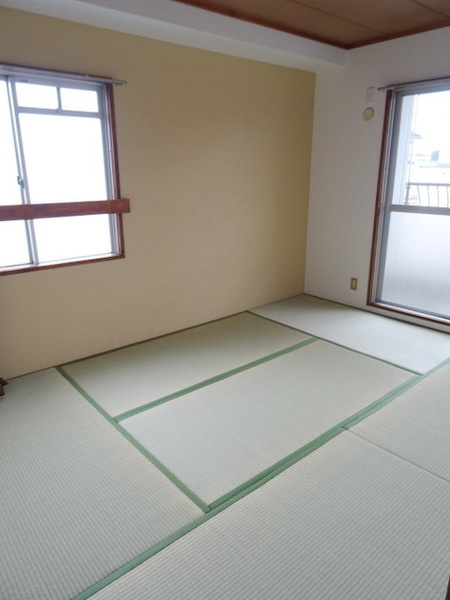栄平尾マンションの和室|★窓付きの和室★