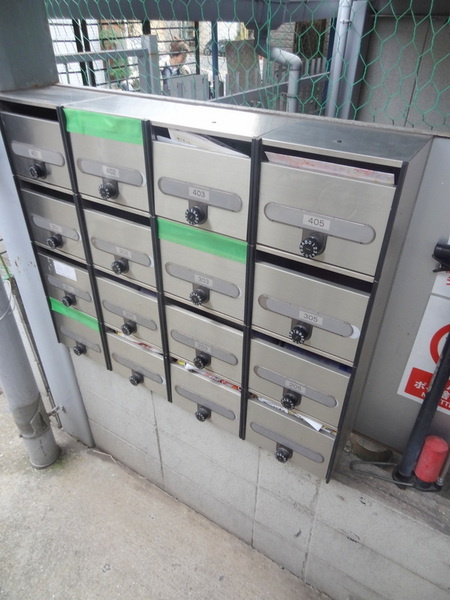 栄平尾マンションのエントランス|集合ポスト有り★