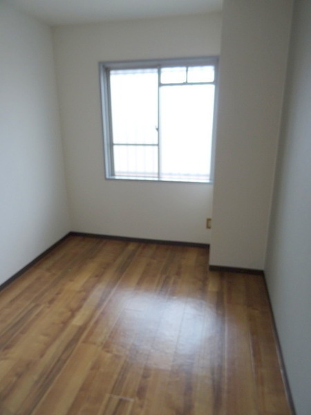 栄平尾マンションの居間・リビング|★大きな窓です★