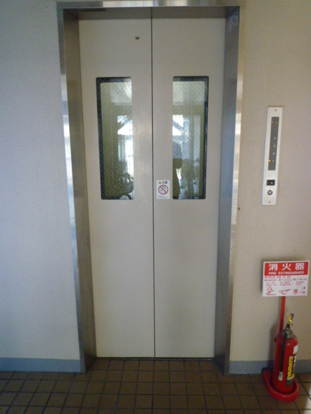 ＡＺ２６のエントランス|★嬉しいエレベーター★