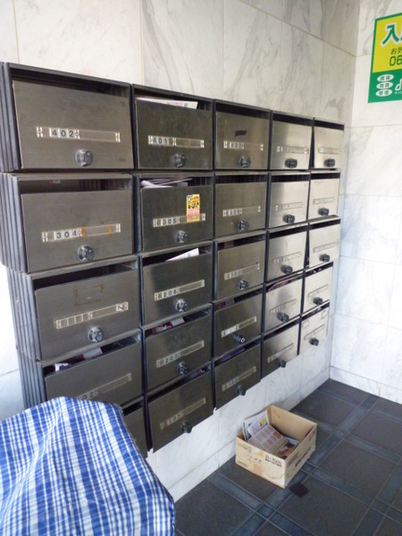 ＡＺ２６のエントランス|★郵便ポスト★