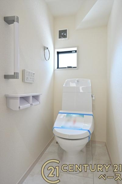 リーブルガーデン杏町 ３号棟 ／新築一戸建のトイレ|■現地撮影写真■