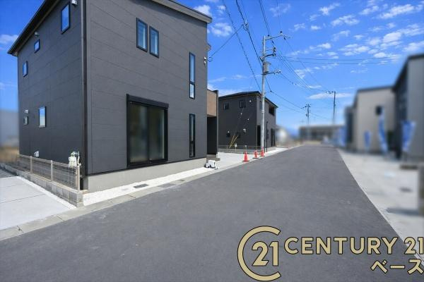 リーブルガーデン杏町 ２号棟 ／新築一戸建の前面道路含む現地写真|■現地撮影写真■コンビニが徒歩圏内に近接しています。