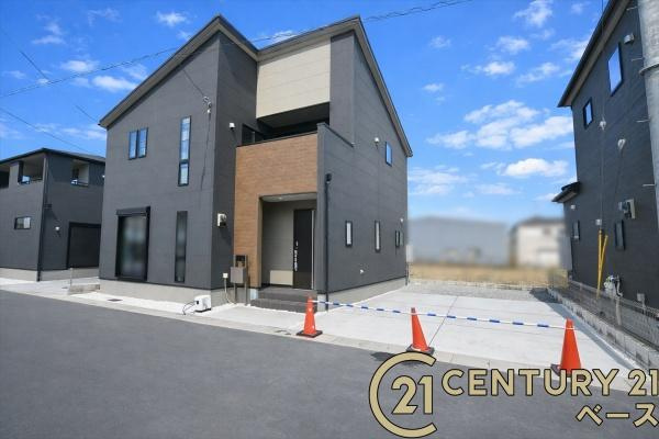 リーブルガーデン杏町 ２号棟 ／新築一戸建の外観|■現地撮影写真■耐震等級３の地震に強い安心の邸宅！雨で汚れを洗い流してくれるセルフクリーニング機能付き外壁！お気軽にお問い合わせください！■