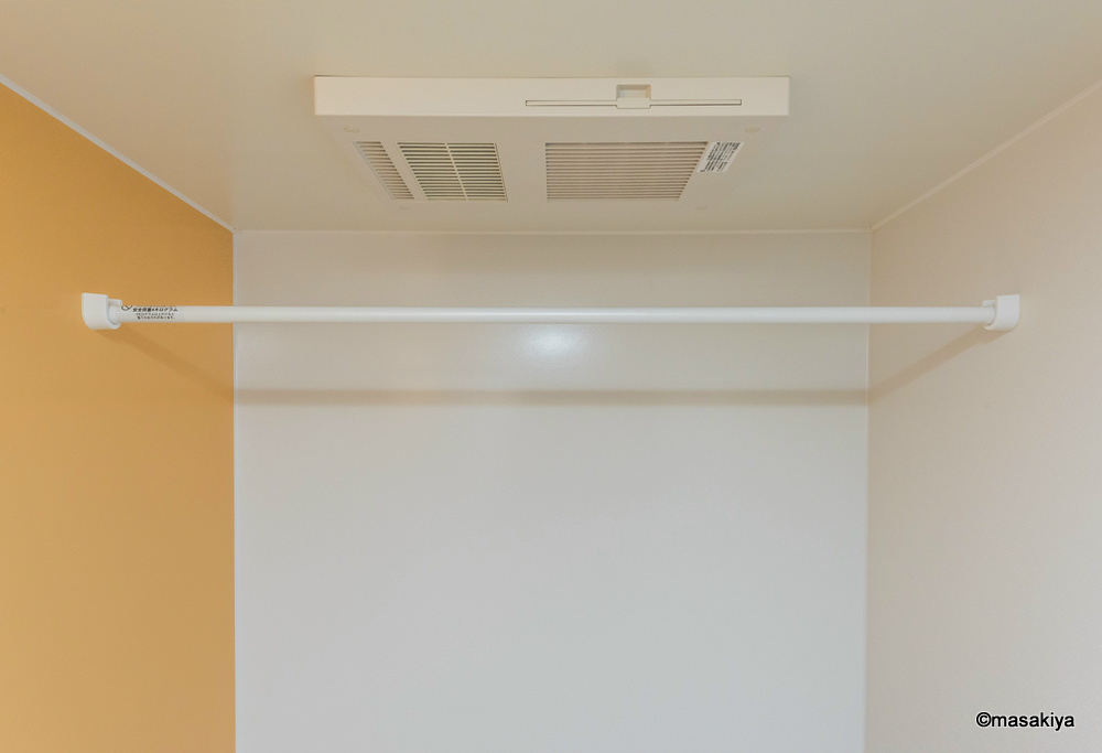 サンライズ中尾Aの浴室|浴室乾燥機付きです。