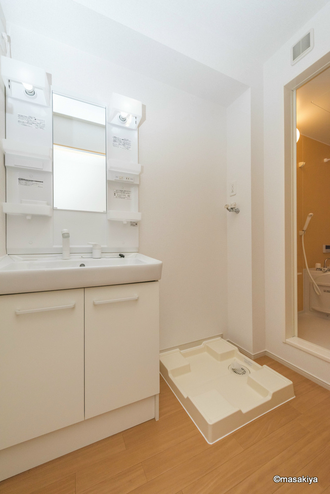 サンライズ中尾Aの洗面所|洗面・脱衣　シャンプードレッサー付きです。