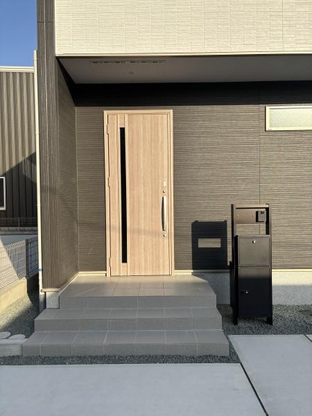 豊川堺町2丁目第1期　全4棟・3号棟の玄関|訪れる人を心地よく迎え入れます。