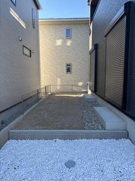 豊田市高上2丁目2期　全2棟・1号棟の庭|ウッドデッキやBBQ。想像が膨らむお庭