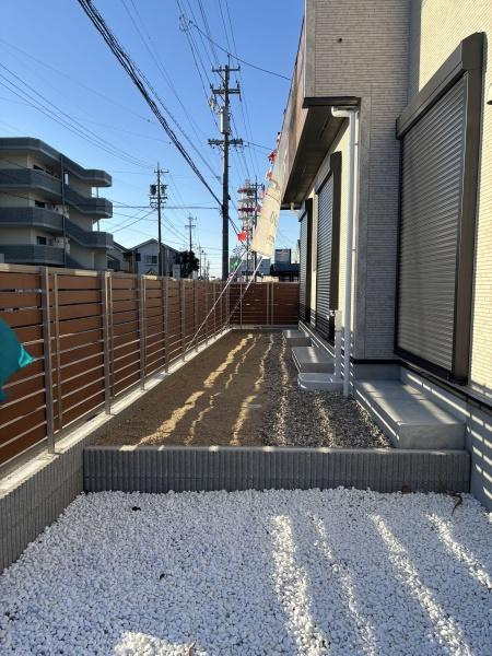 豊田市高上2丁目2期　全2棟・2号棟の庭|ウッドデッキやBBQ。想像が膨らむお庭