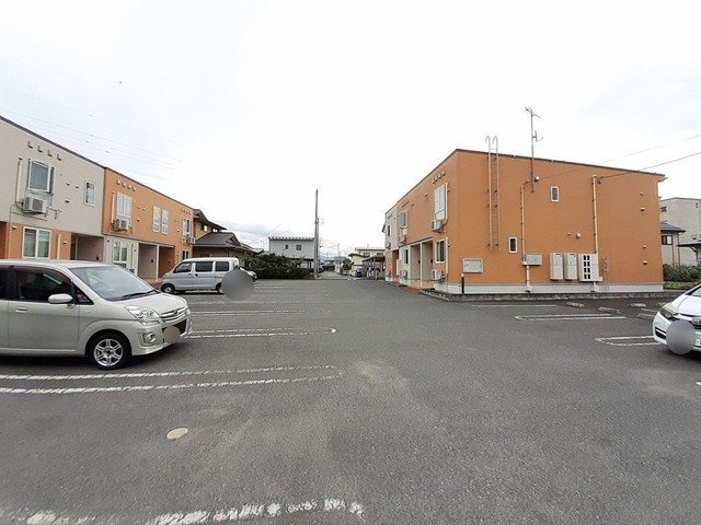 グレンジェルメＡの駐車場