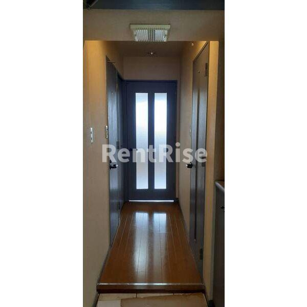 サンローズ本町の玄関