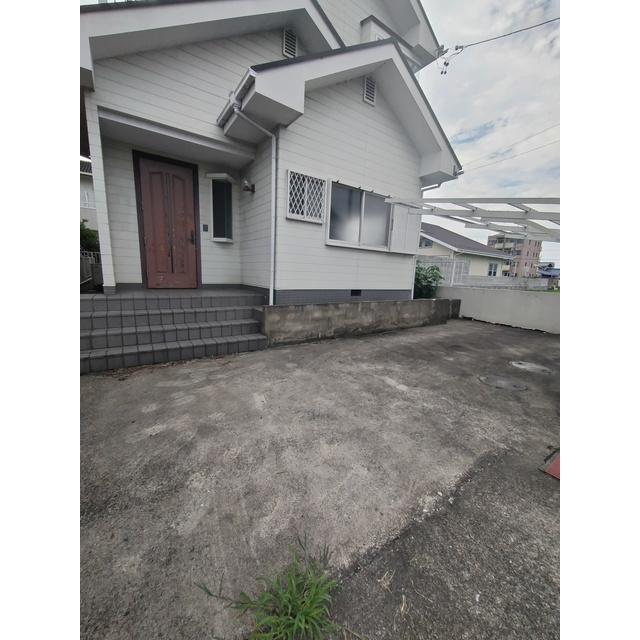 穂積１８３５番地４戸建の駐車場