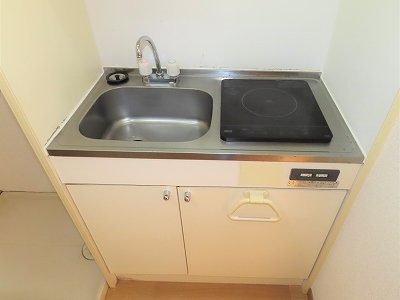 レオパレスファーストステージＳのキッチン|1口の電気コンロまたはIHコンロとなります