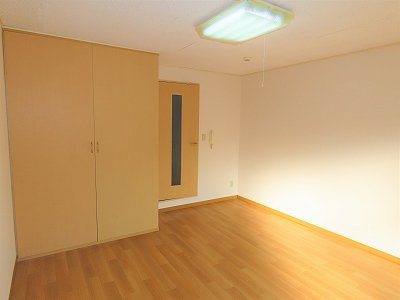 レオパレスファーストステージＳの寝室|フローリングのお部屋です