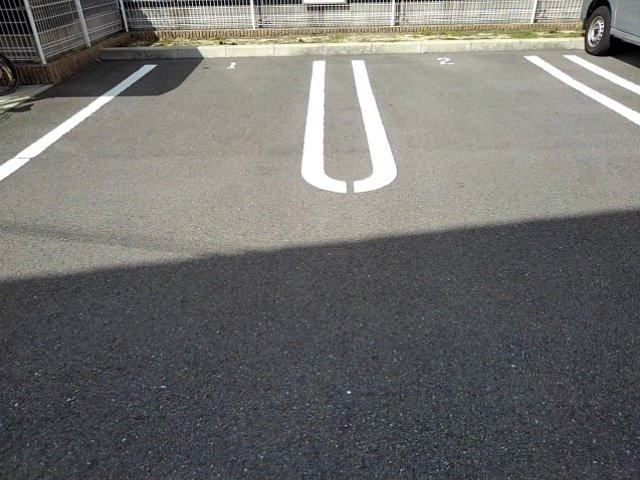 ヴィラ　サローネの駐車場