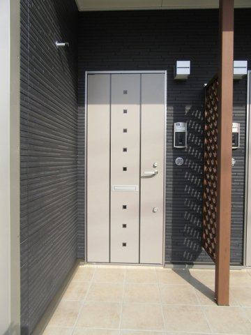 ブーゲンヒルズレイ浜田のエントランス