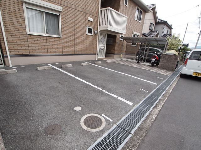 パセオ真美Ｄの駐車場