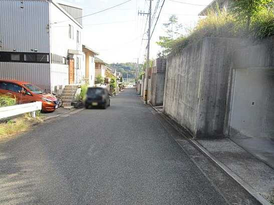 【前面道路含む現地写真】
