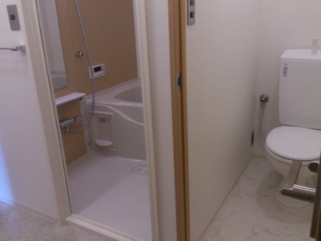 アルファ八田の浴室