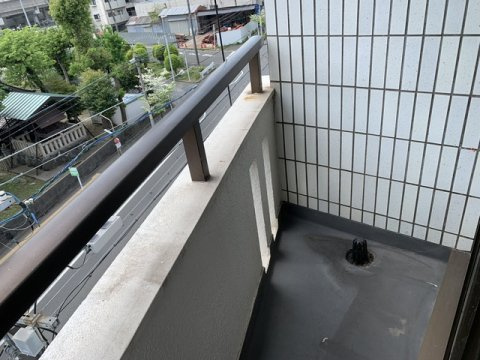 アルファ八田のバルコニー