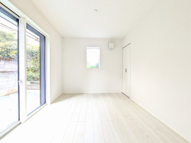 八王子市　館町　新築一戸建て　２４ー１期の洋室|～リビングに隣接している5.2帖の洋室です～