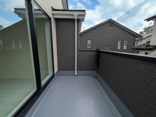 八王子市　館町　新築一戸建て　２４ー１期のバルコニー|～南向きで陽当たりの良いバルコニーです～
